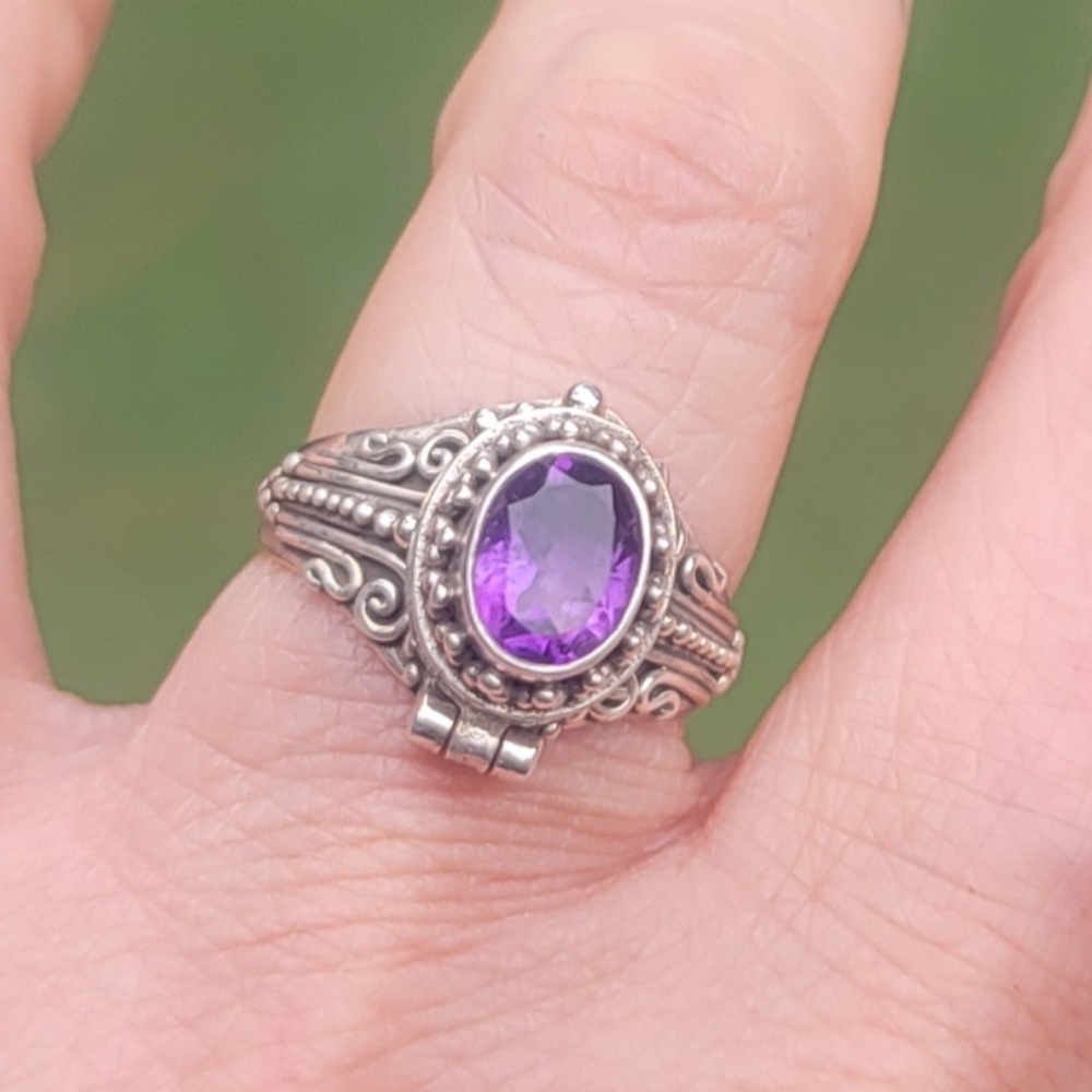 Bali Poison Locket Ring Amethist in Filigree Sterling Silver - Picture 3 of 13